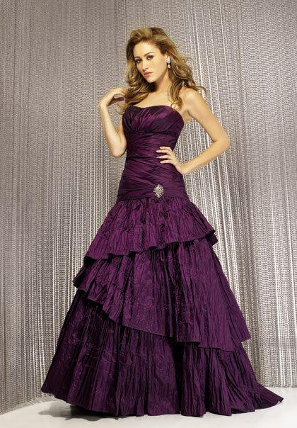 Night Moves 5878 at Prom Dress Shop 